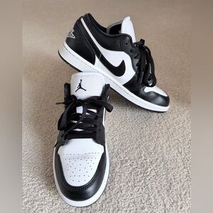 Air Jordan 1 Low  - White and Black